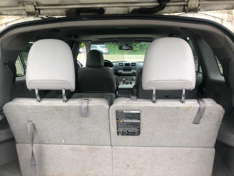 Toyota Highlander Base 4WD 2012