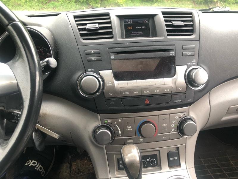 Toyota Highlander Base 4WD 2012