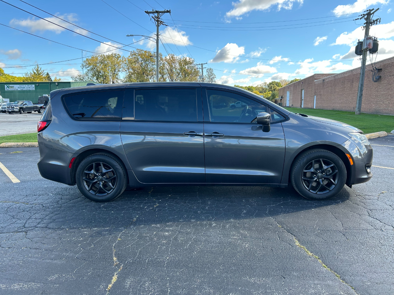 Chrysler Pacifica Touring FWD 2020