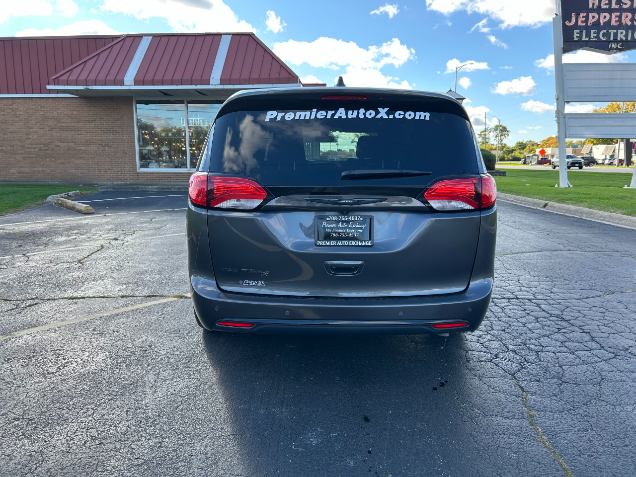 Chrysler Pacifica Touring FWD 2020