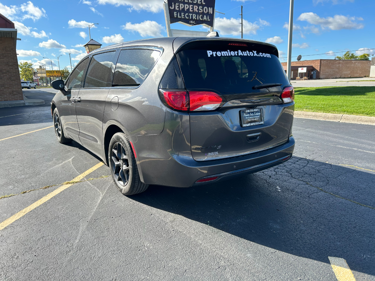 Chrysler Pacifica Touring FWD 2020