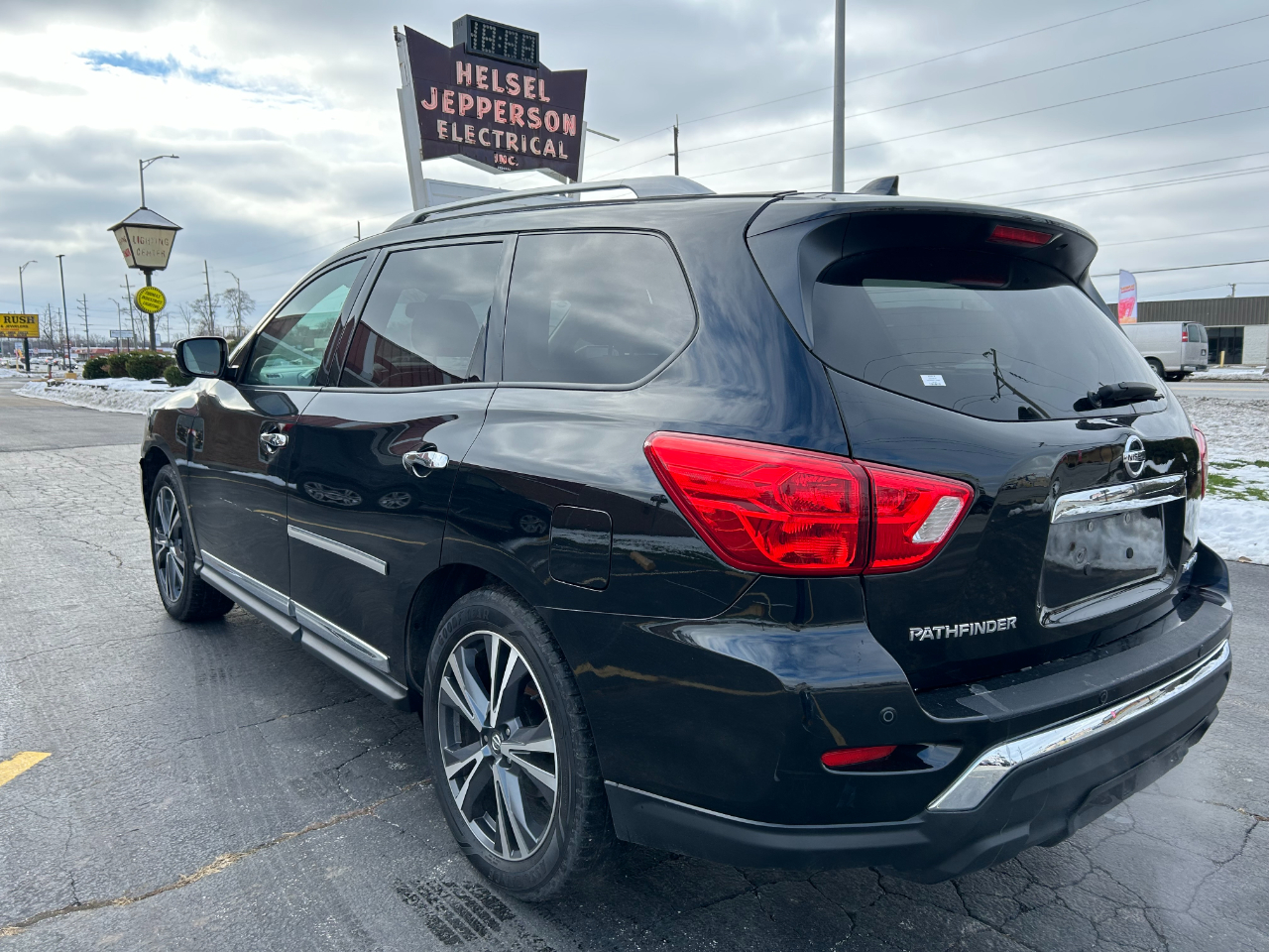 Nissan Pathfinder FWD Platinum 2020