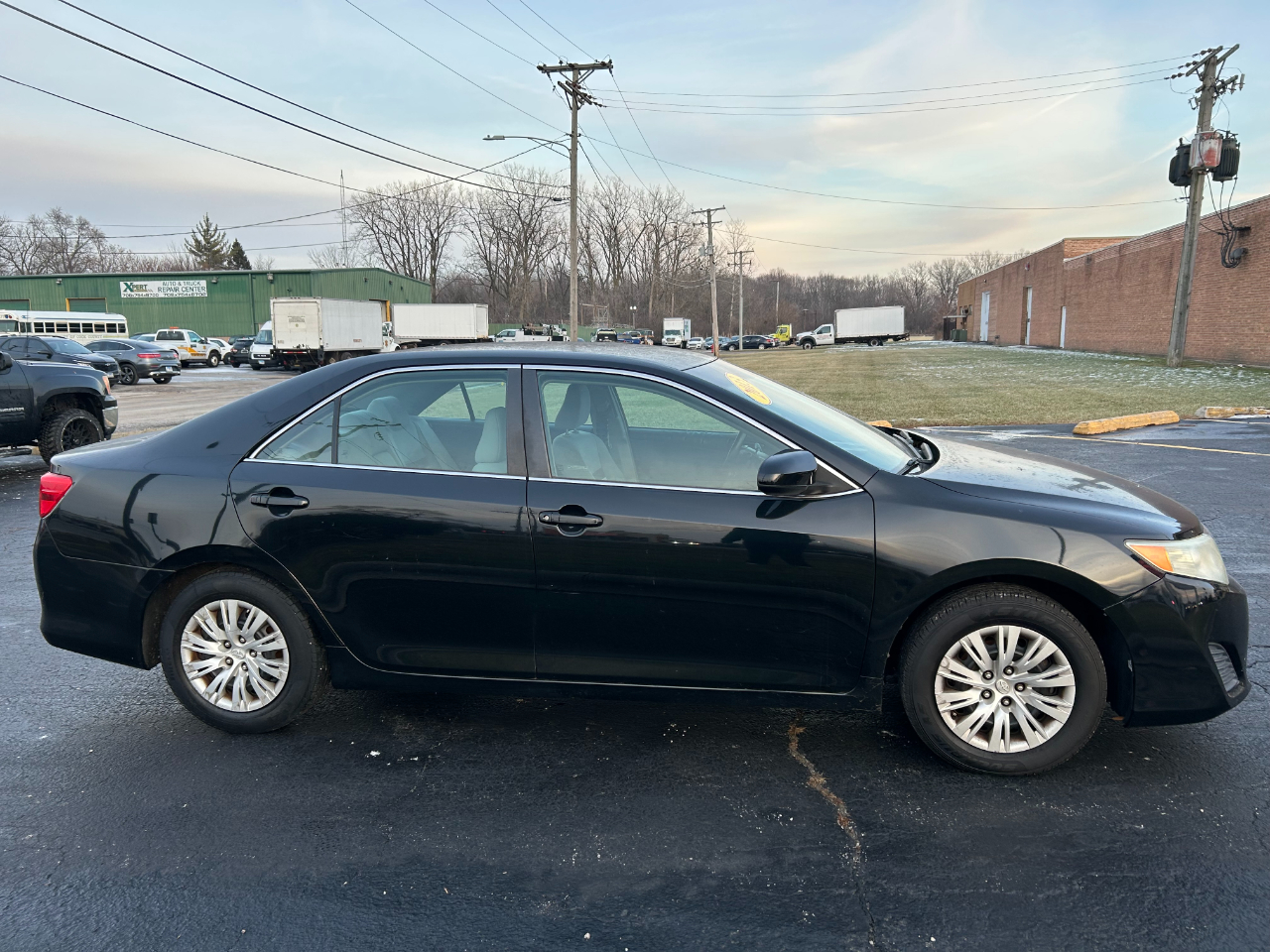 Toyota Camry 4dr Sdn I4 Auto XLE (Natl) 2013