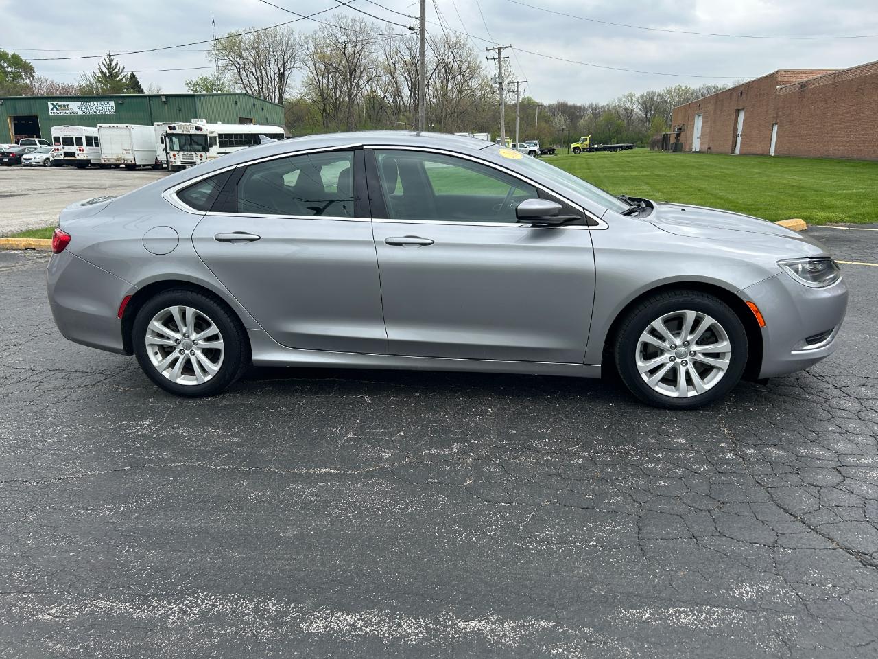 Chrysler 200 4dr Sdn Limited FWD 2016