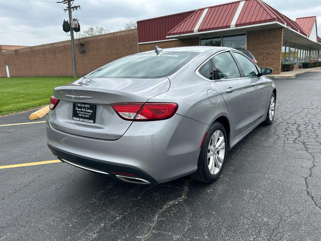 Chrysler 200 4dr Sdn Limited FWD 2016