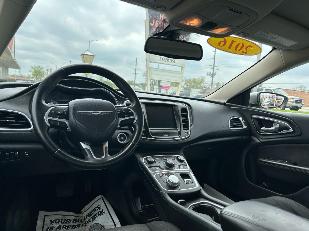 Chrysler 200 4dr Sdn Limited FWD 2016