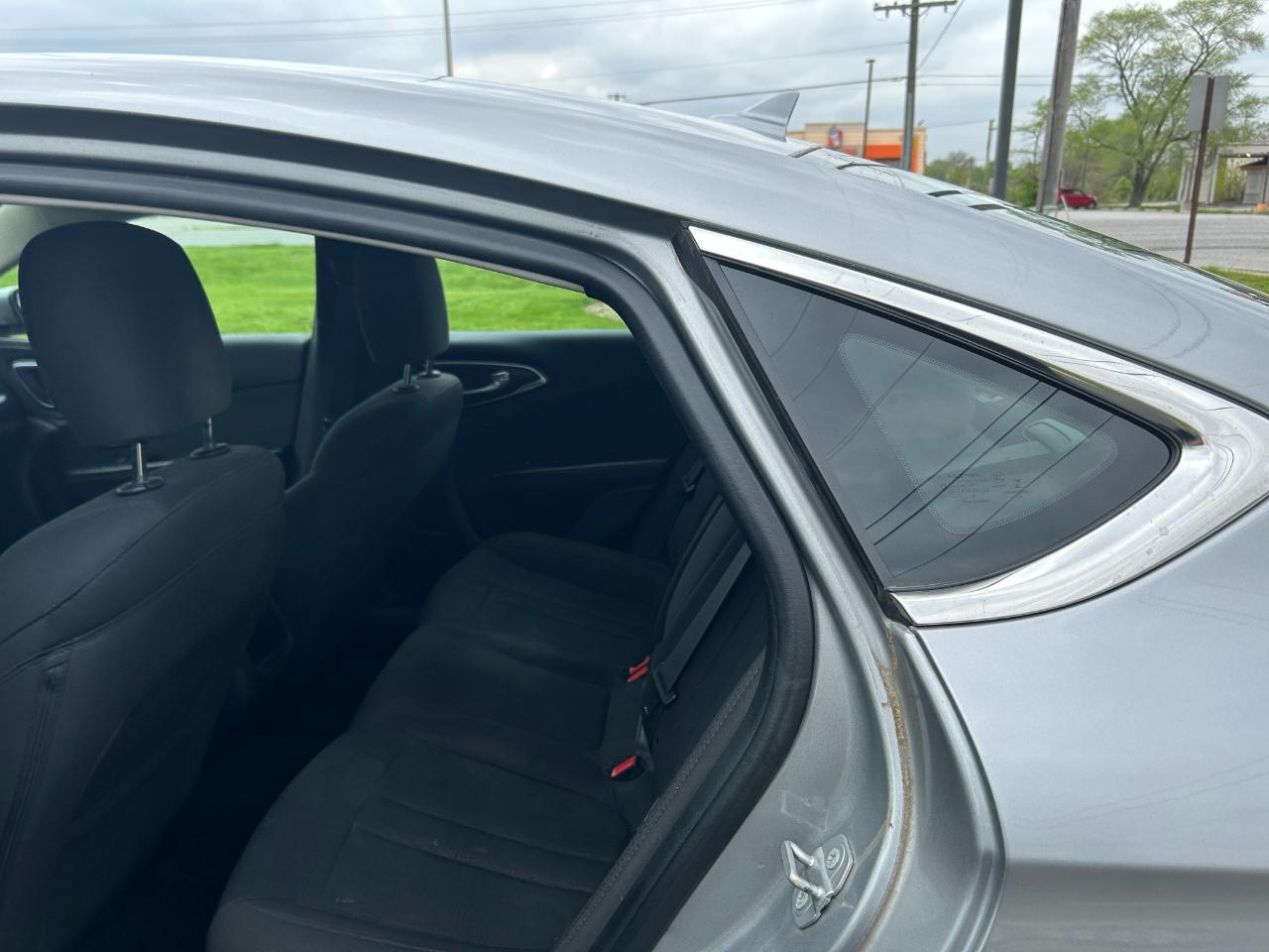 Chrysler 200 4dr Sdn Limited FWD 2016