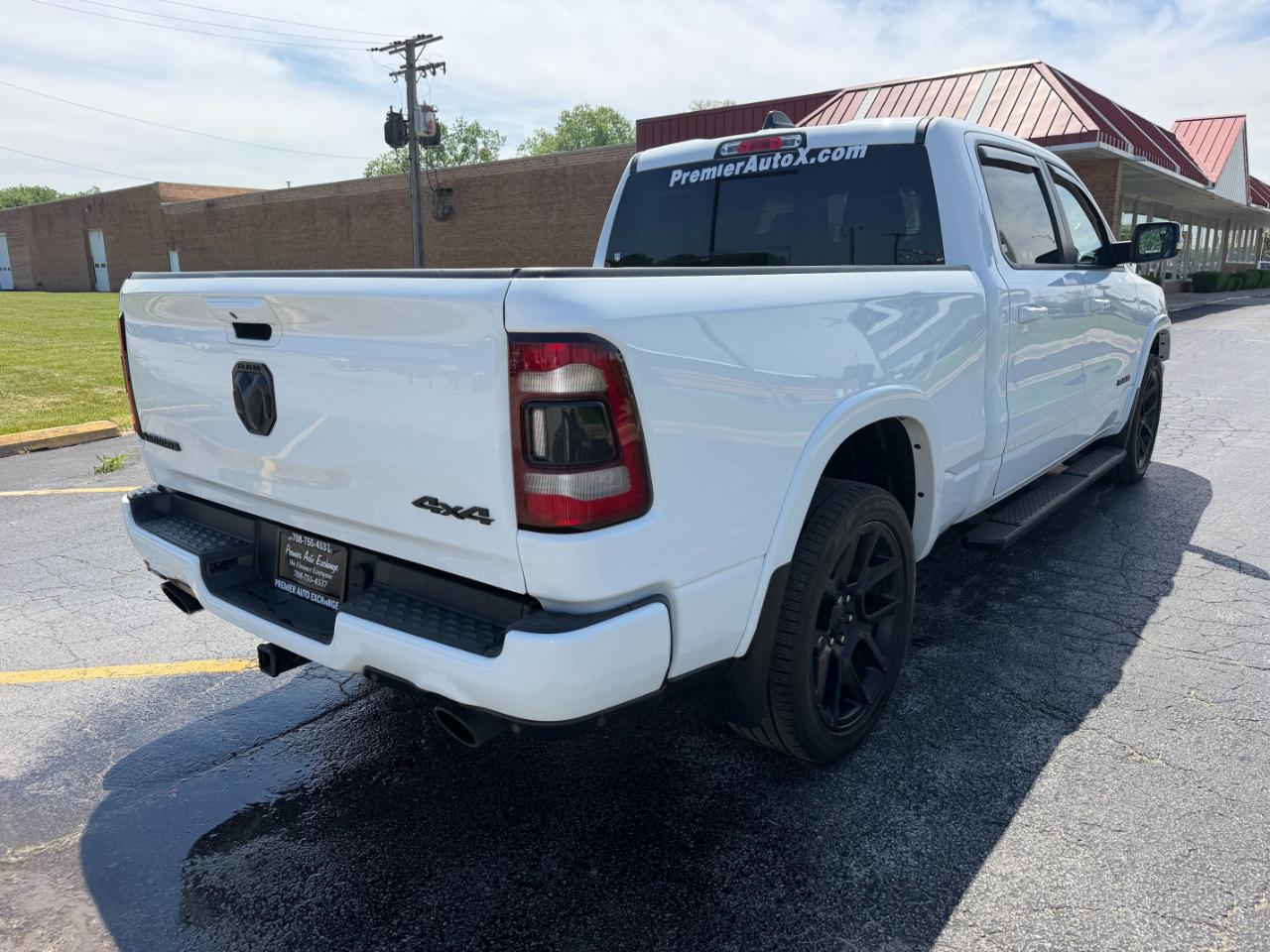 RAM 1500 Laramie 4x4 Crew Cab 6'4" Box 2020