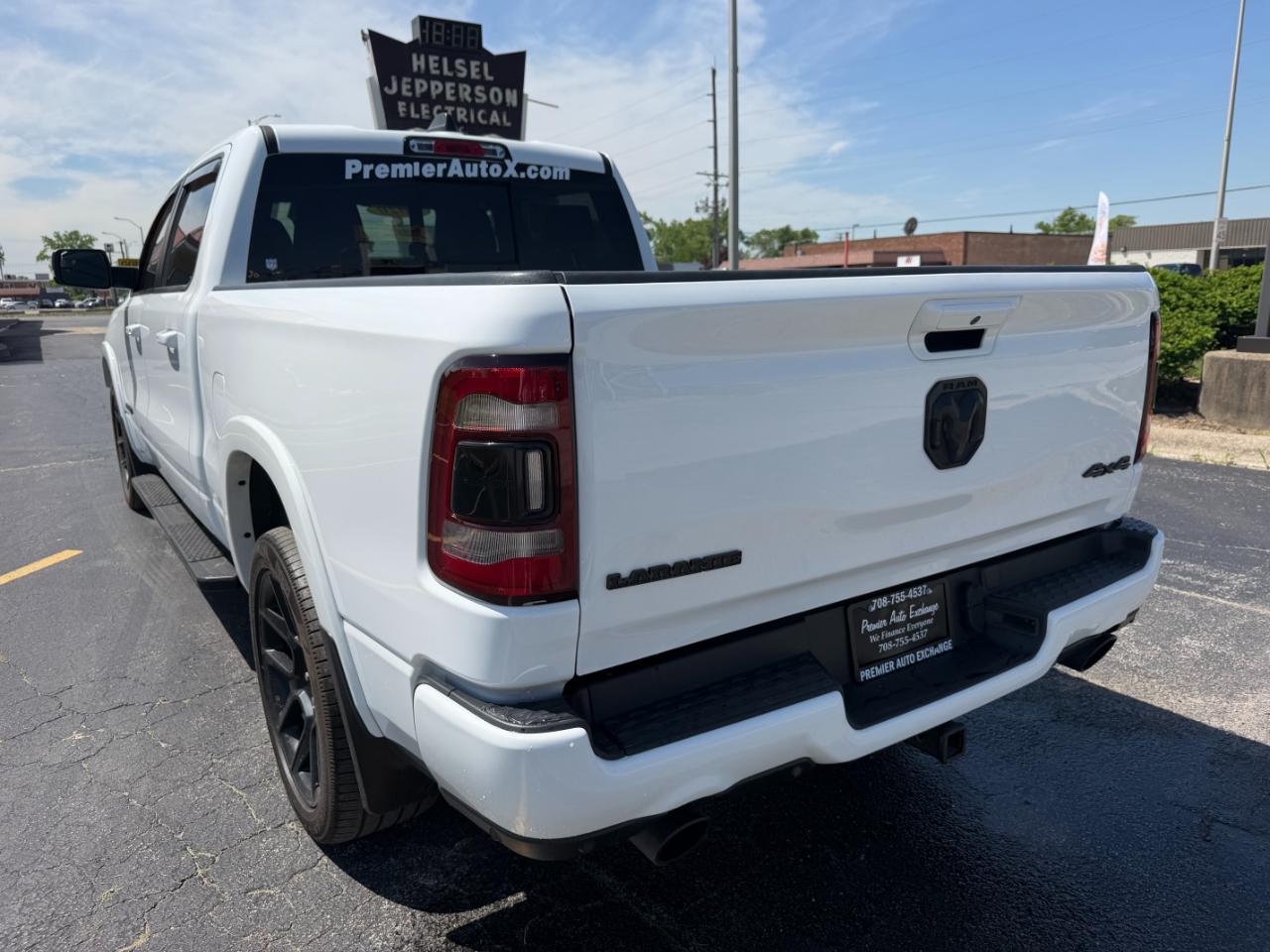 RAM 1500 Laramie 4x4 Crew Cab 6'4" Box 2020