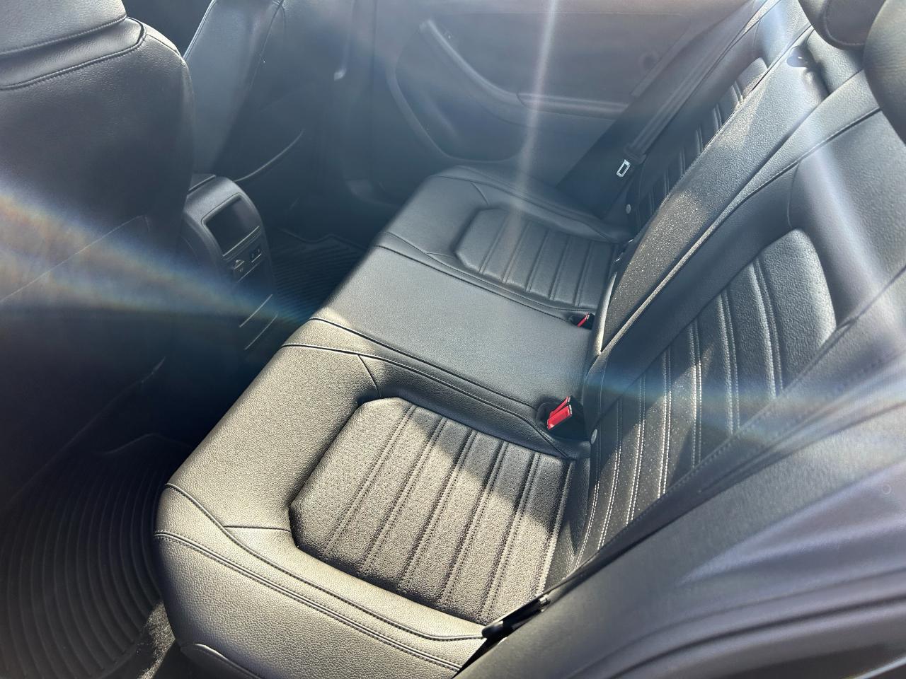 Volkswagen Jetta Sedan 4dr Auto SEL PZEV 2014