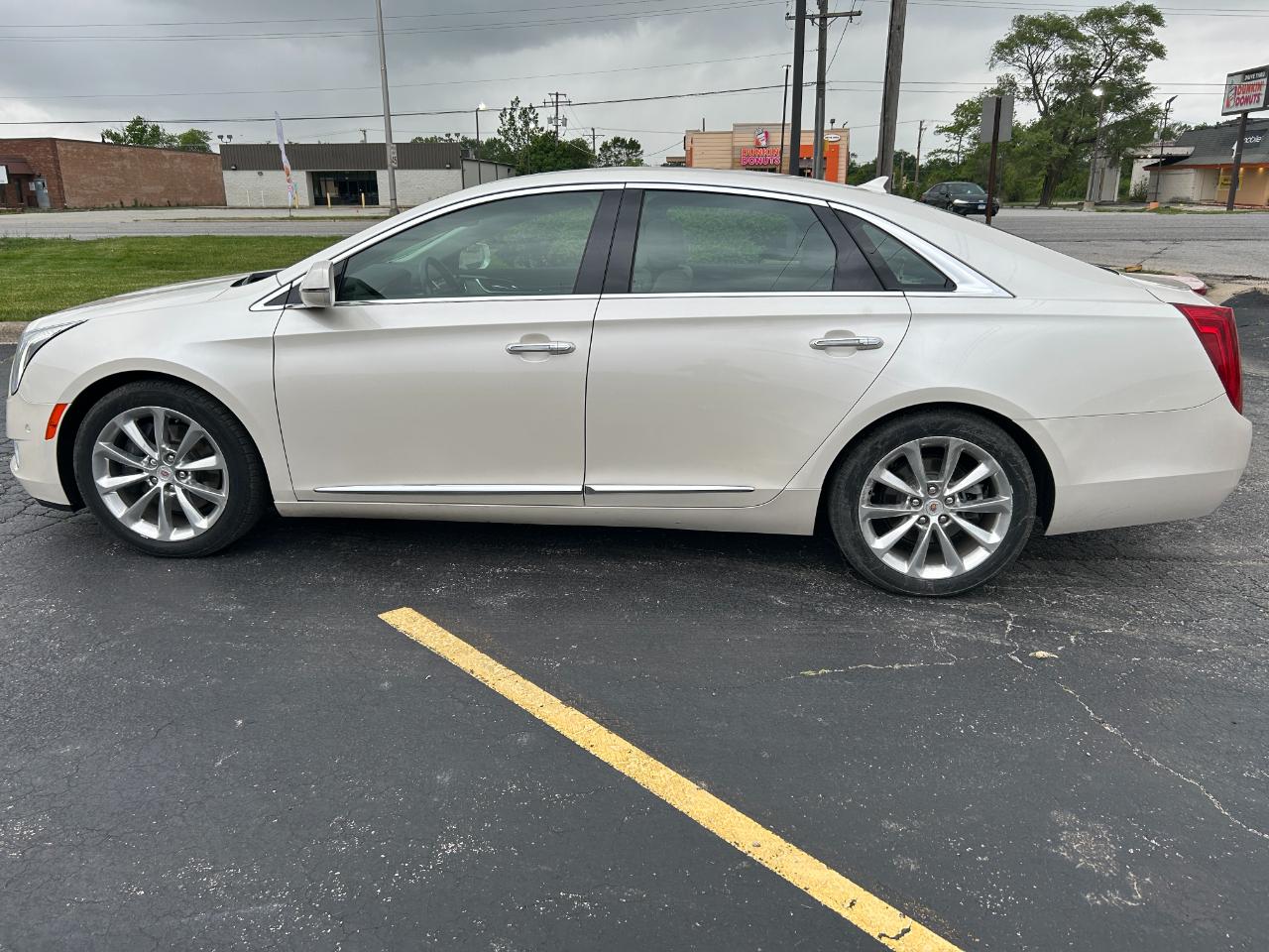 Cadillac XTS 4dr Sdn Luxury FWD 2014