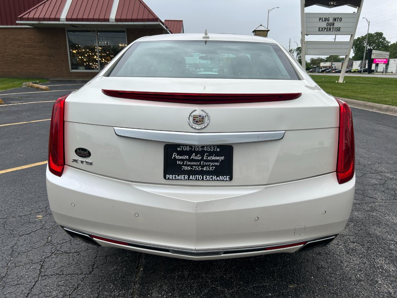 Cadillac XTS 4dr Sdn Luxury FWD 2014