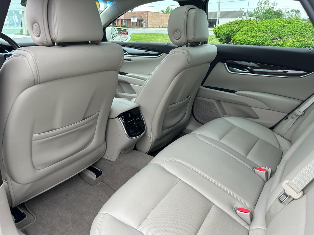 Cadillac XTS 4dr Sdn Luxury FWD 2014
