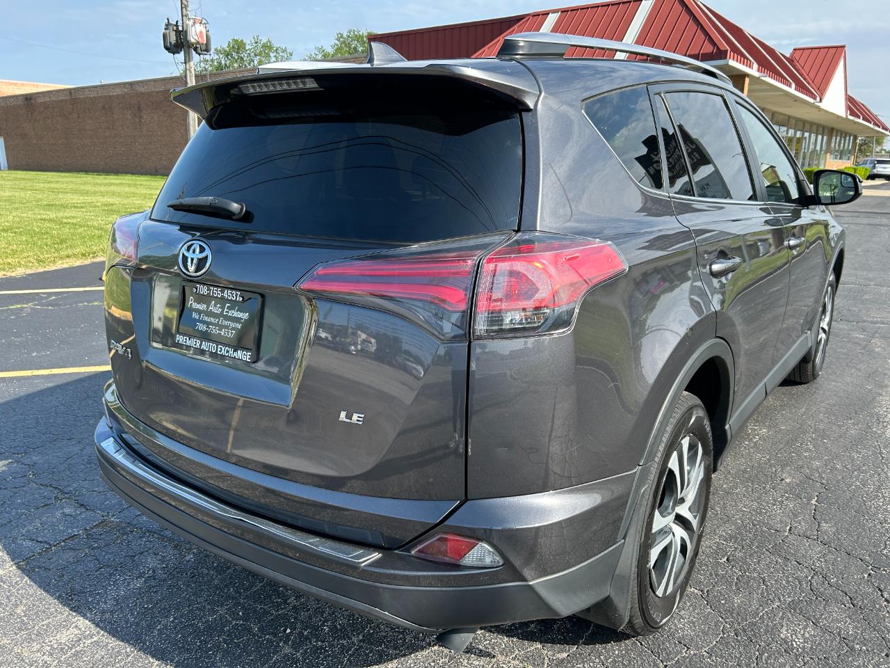 Toyota RAV4 LE FWD (Natl) 2018