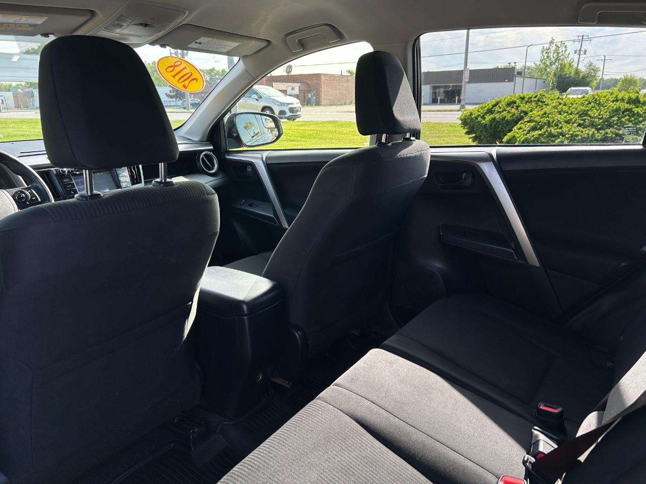 Toyota RAV4 LE FWD (Natl) 2018