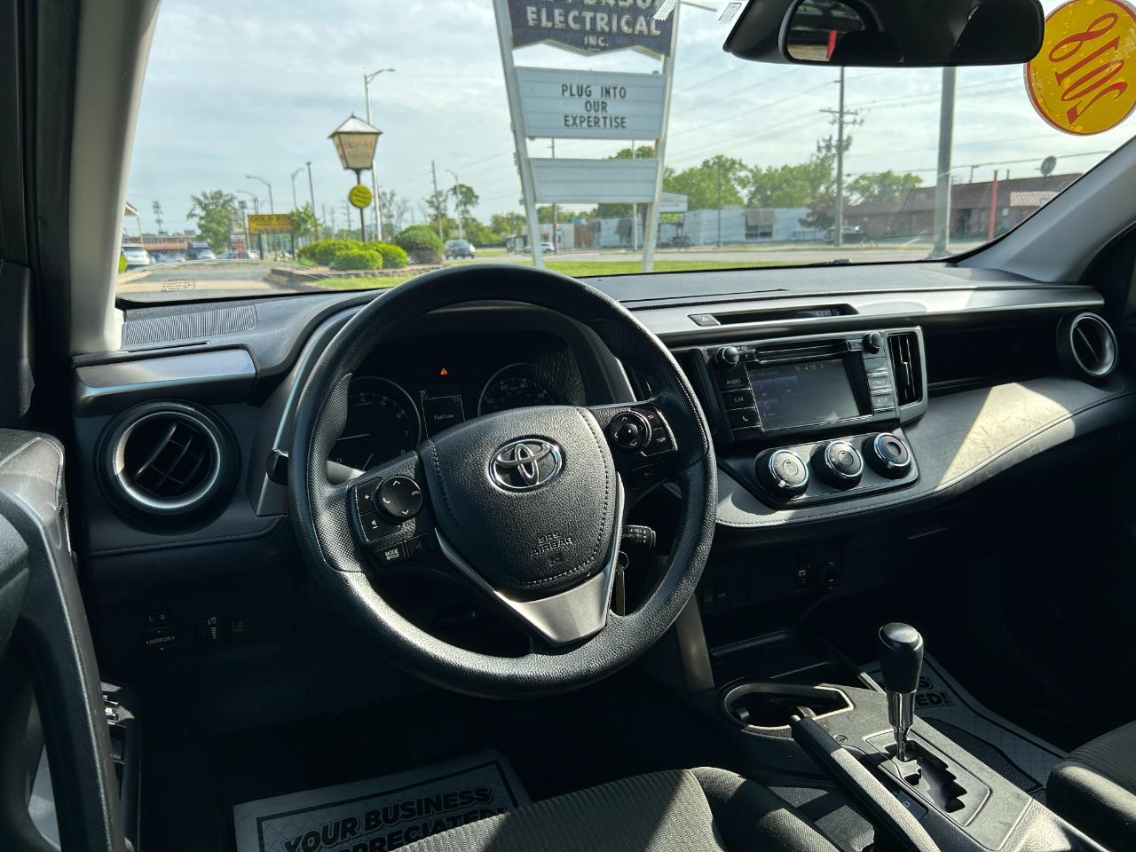 Toyota RAV4 LE FWD (Natl) 2018