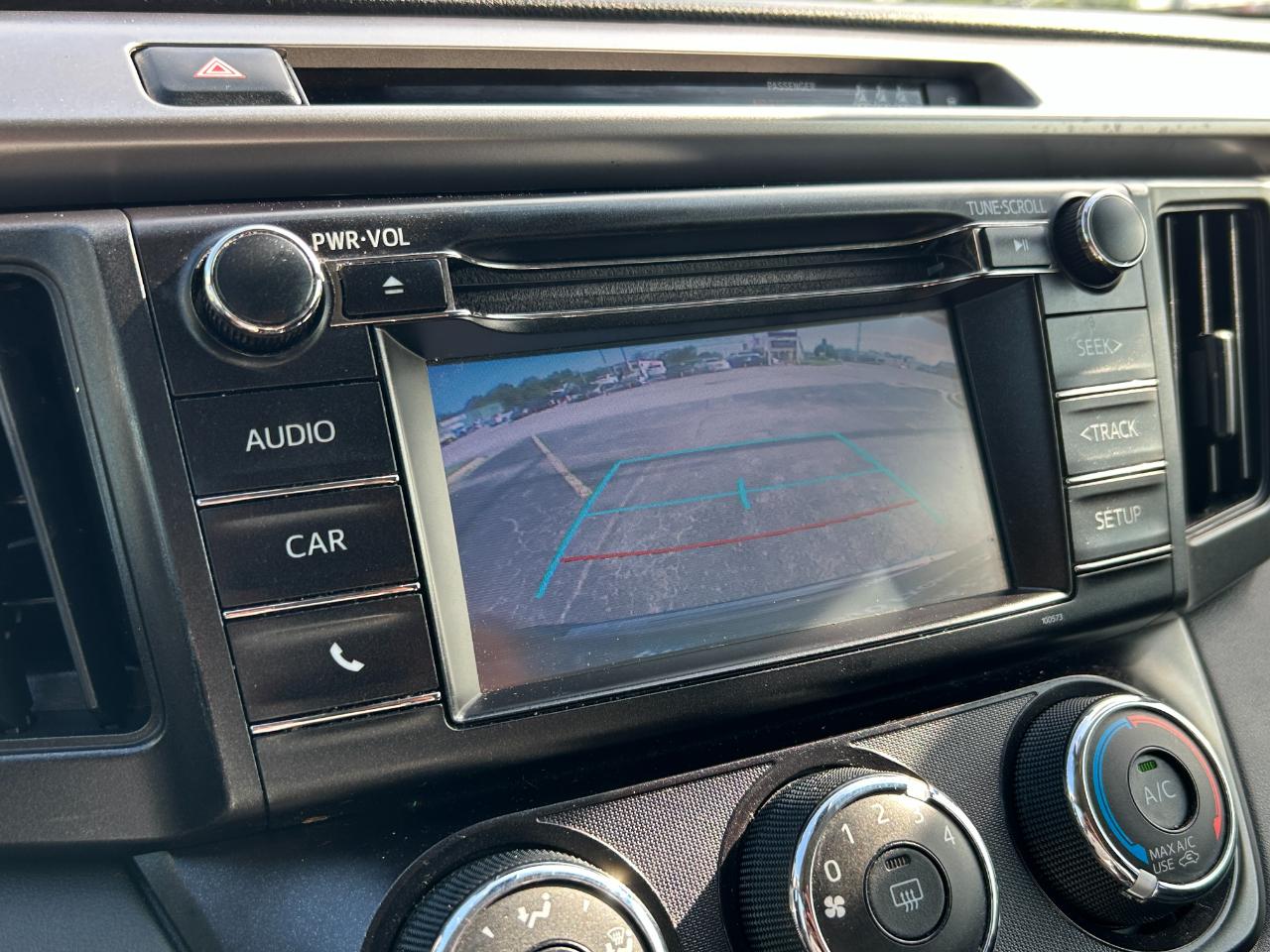 Toyota RAV4 LE FWD (Natl) 2018