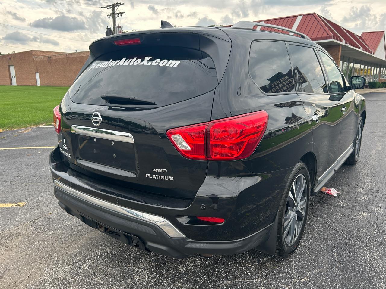 Nissan Pathfinder 4x4 Platinum 2019