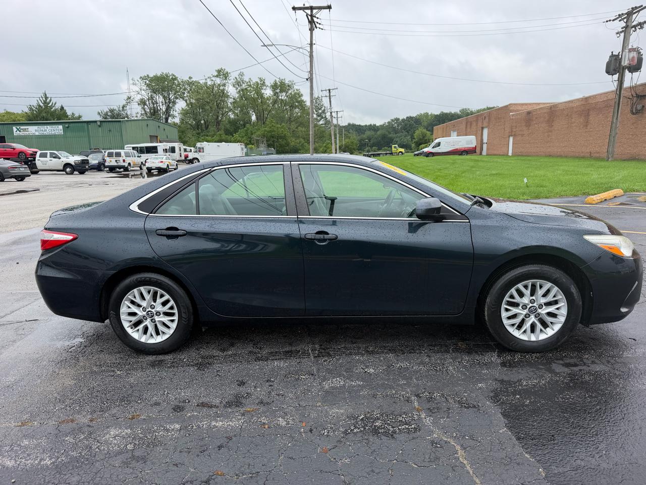 Toyota Camry XLE Auto (Natl) 2017
