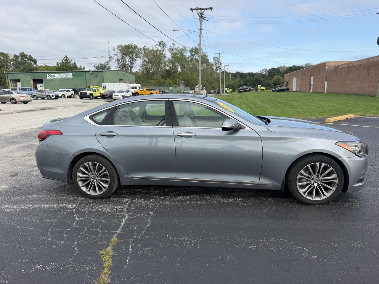 Hyundai Genesis 4dr Sdn V6 3.8L AWD 2015