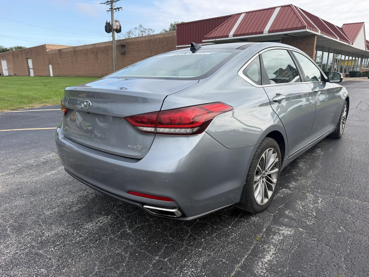 Hyundai Genesis 4dr Sdn V6 3.8L AWD 2015
