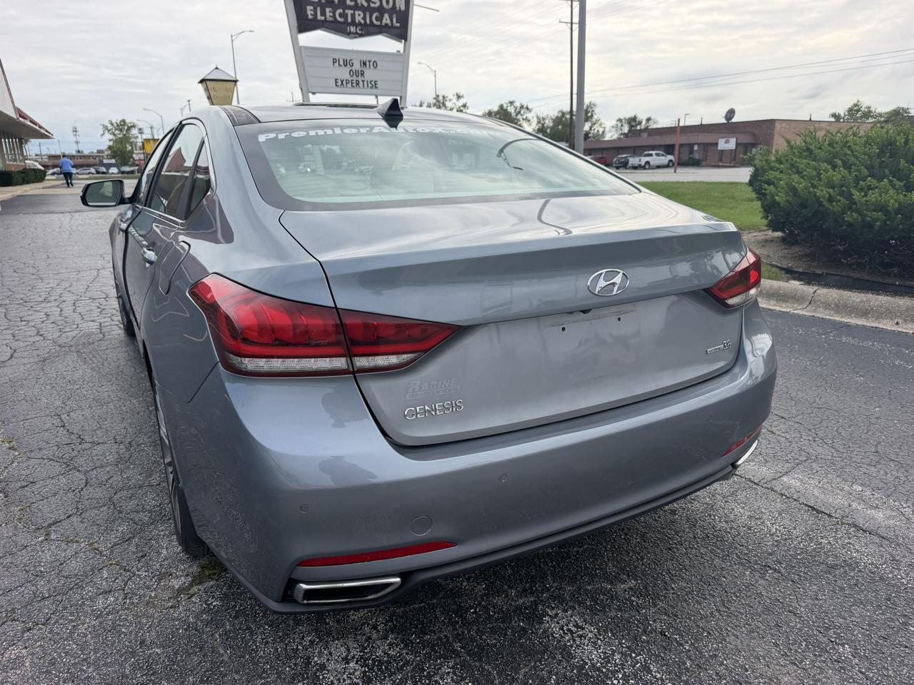 Hyundai Genesis 4dr Sdn V6 3.8L AWD 2015