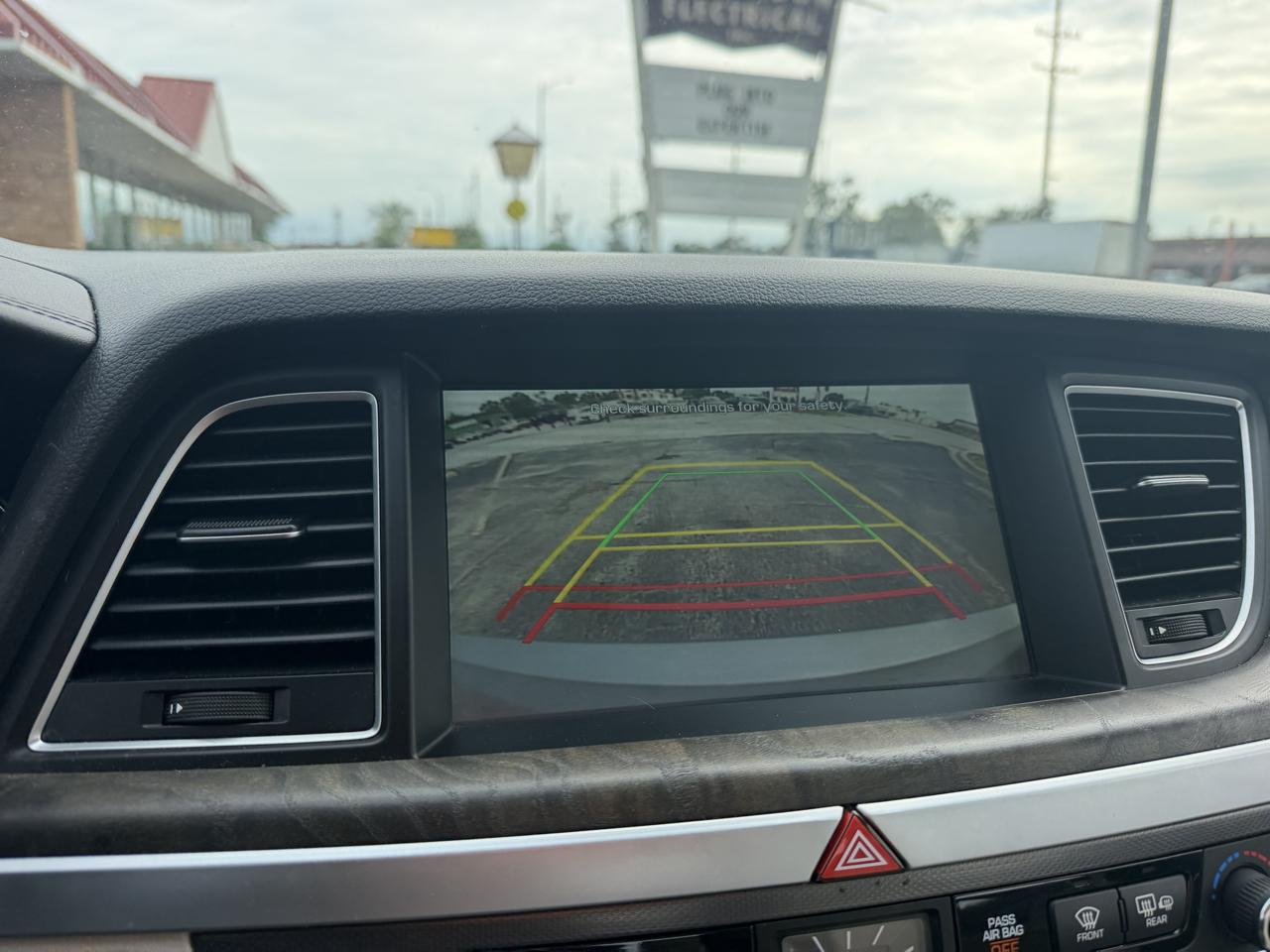 Hyundai Genesis 4dr Sdn V6 3.8L AWD 2015