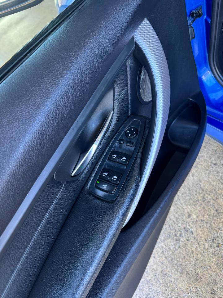 BMW 3 Series 4dr Sdn 328i RWD 2013