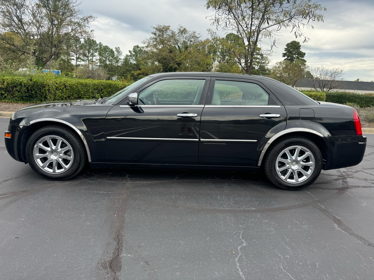 2007 Chrysler 300 Limited photo 2