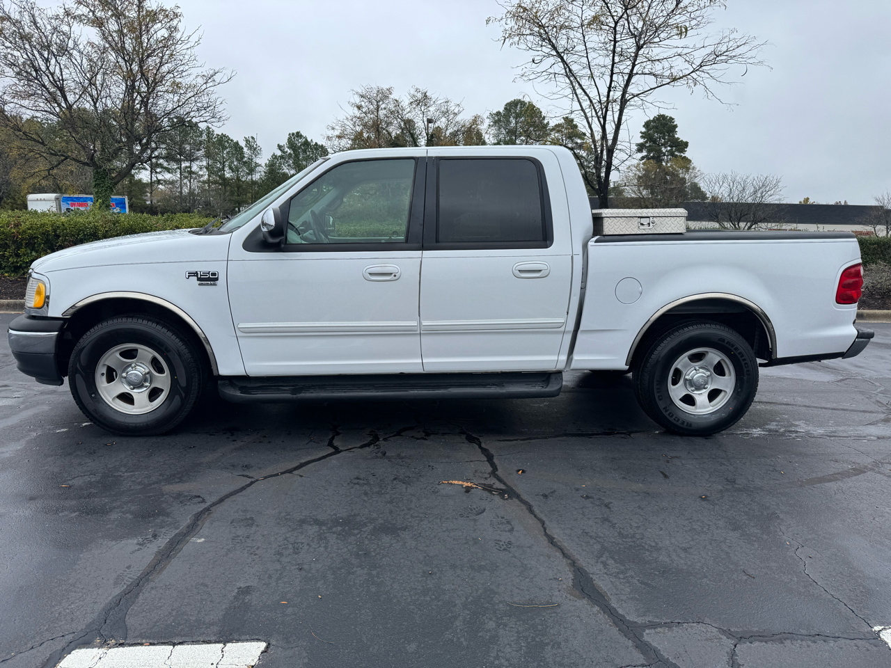 Ford F-150 SuperCrew Crew Cab 139" XLT 2001 Ford F-150 SuperCrew Crew Cab 139" XLT 2001