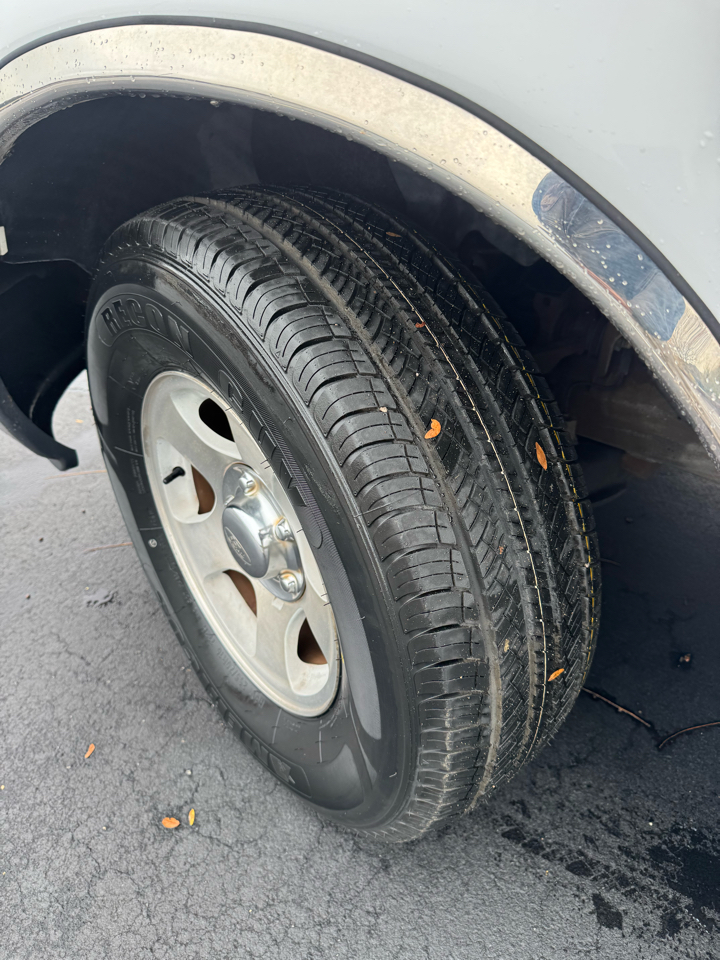 Ford F-150 SuperCrew Crew Cab 139" XLT 2001 Ford F-150 SuperCrew Crew Cab 139" XLT 2001