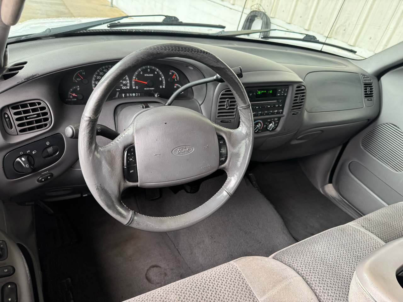 Ford F-150 SuperCrew Crew Cab 139" XLT 2001 Ford F-150 SuperCrew Crew Cab 139" XLT 2001