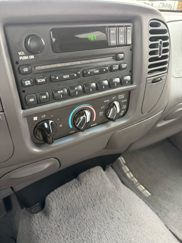 Ford F-150 SuperCrew Crew Cab 139" XLT 2001 Ford F-150 SuperCrew Crew Cab 139" XLT 2001