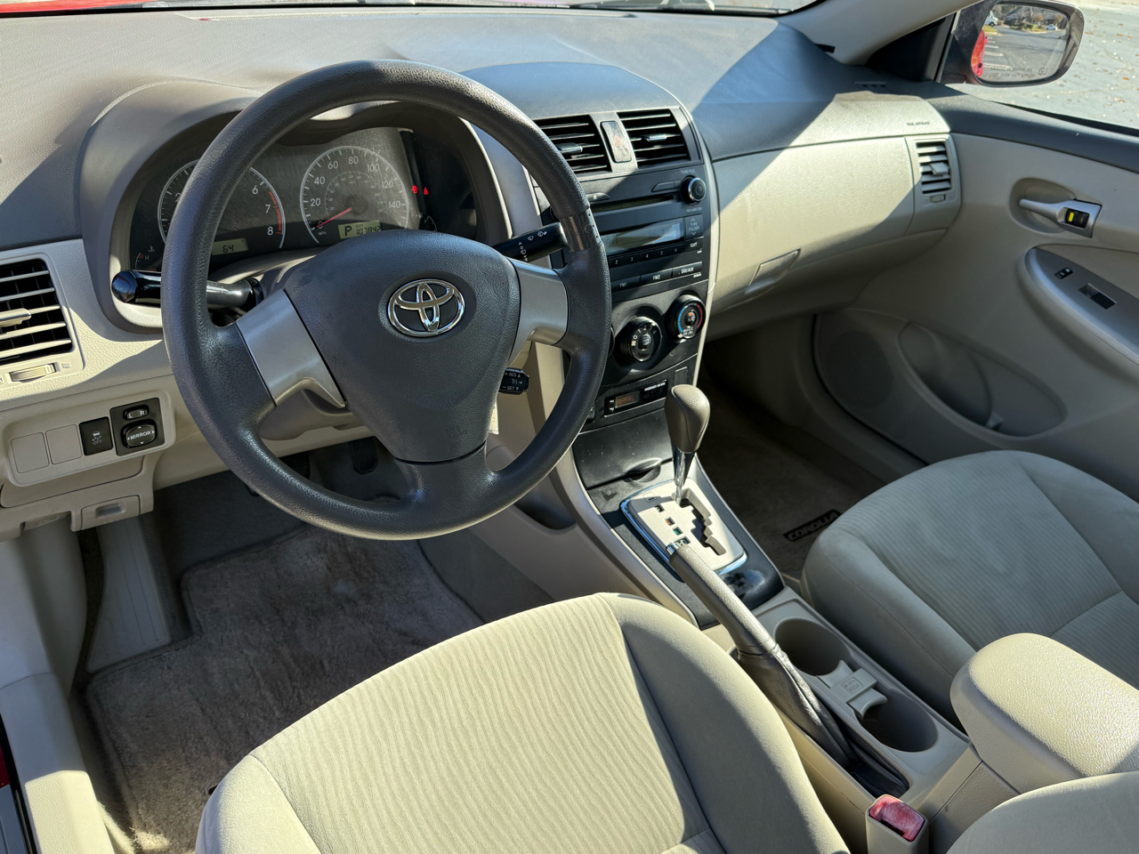 2010 Toyota Corolla LE photo 4
