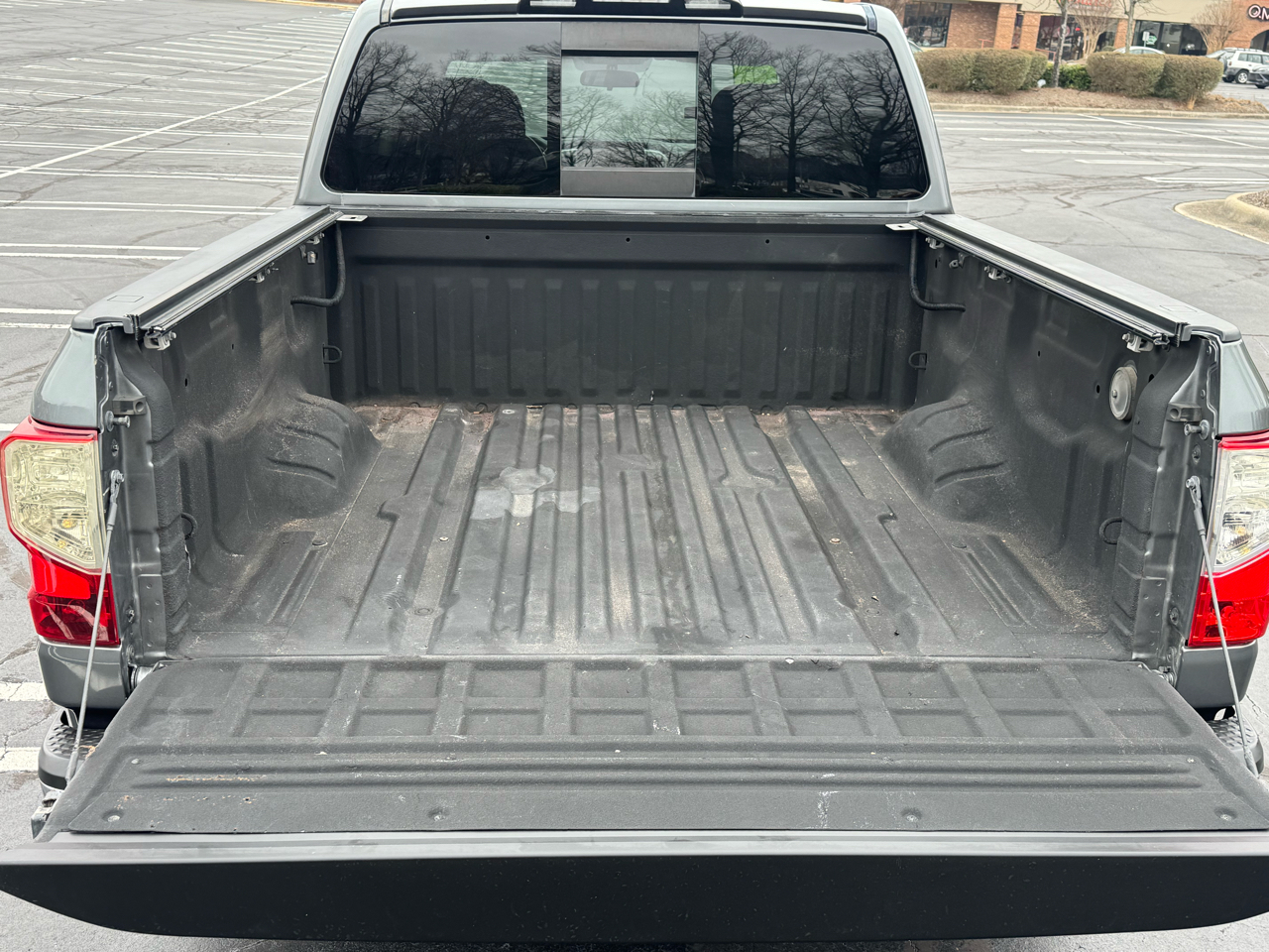 Nissan Titan 4x2 Crew Cab SV 2017