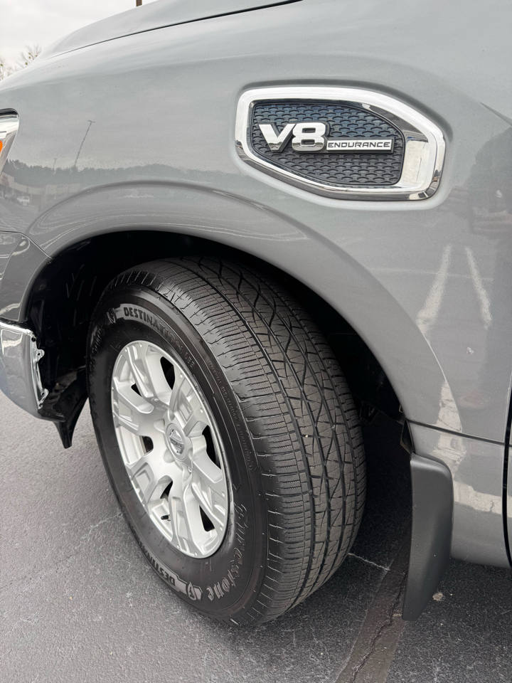 Nissan Titan 4x2 Crew Cab SV 2017