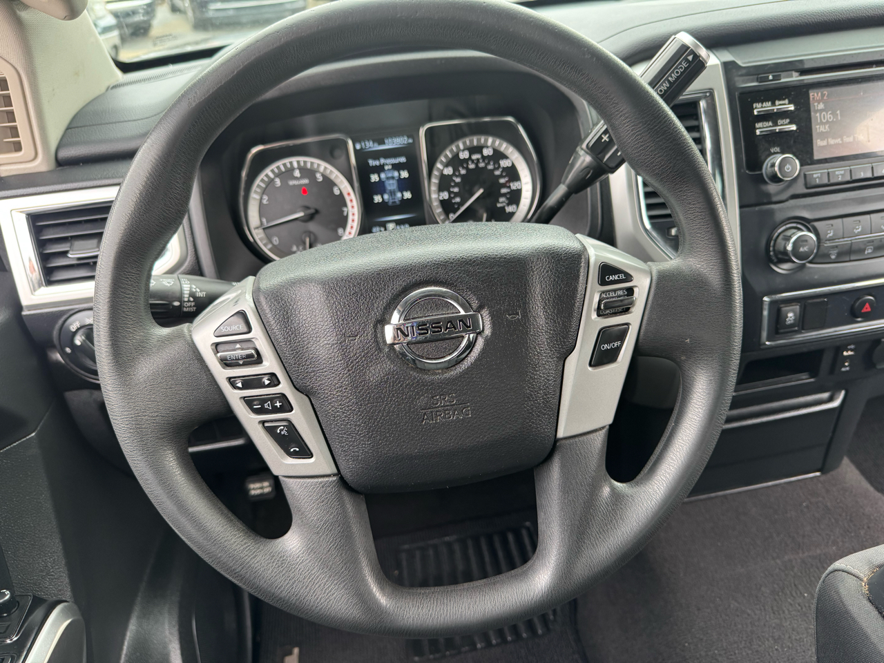 Nissan Titan 4x2 Crew Cab SV 2017