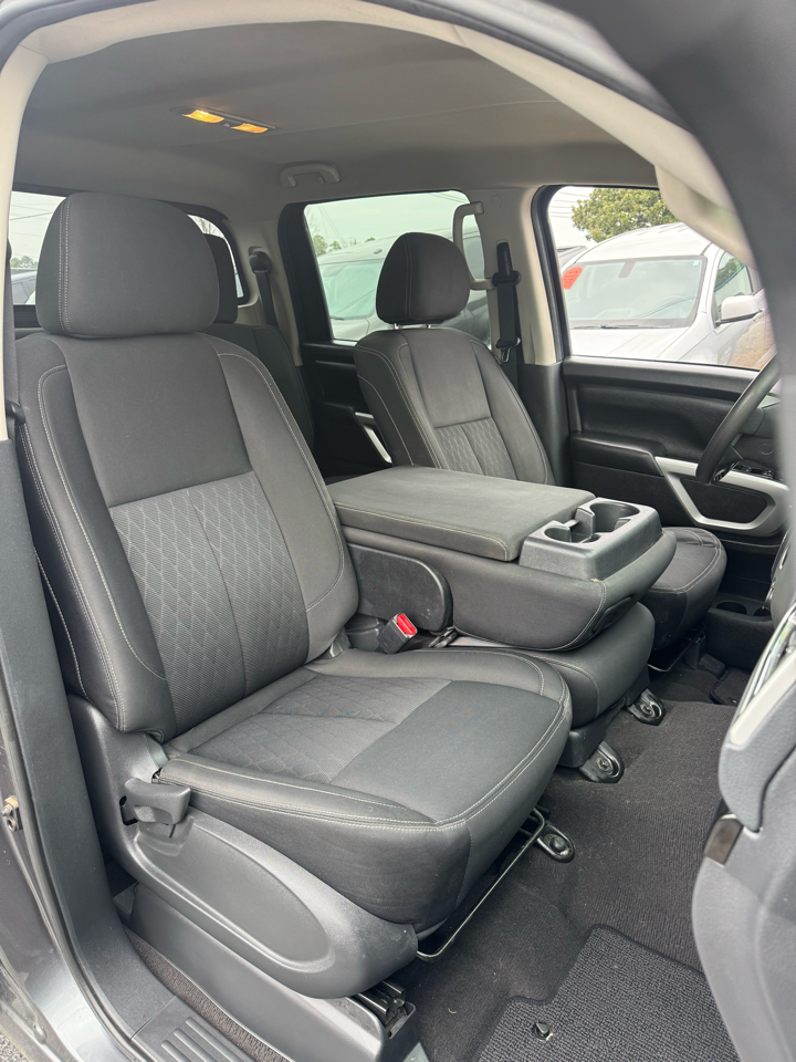 Nissan Titan 4x2 Crew Cab SV 2017