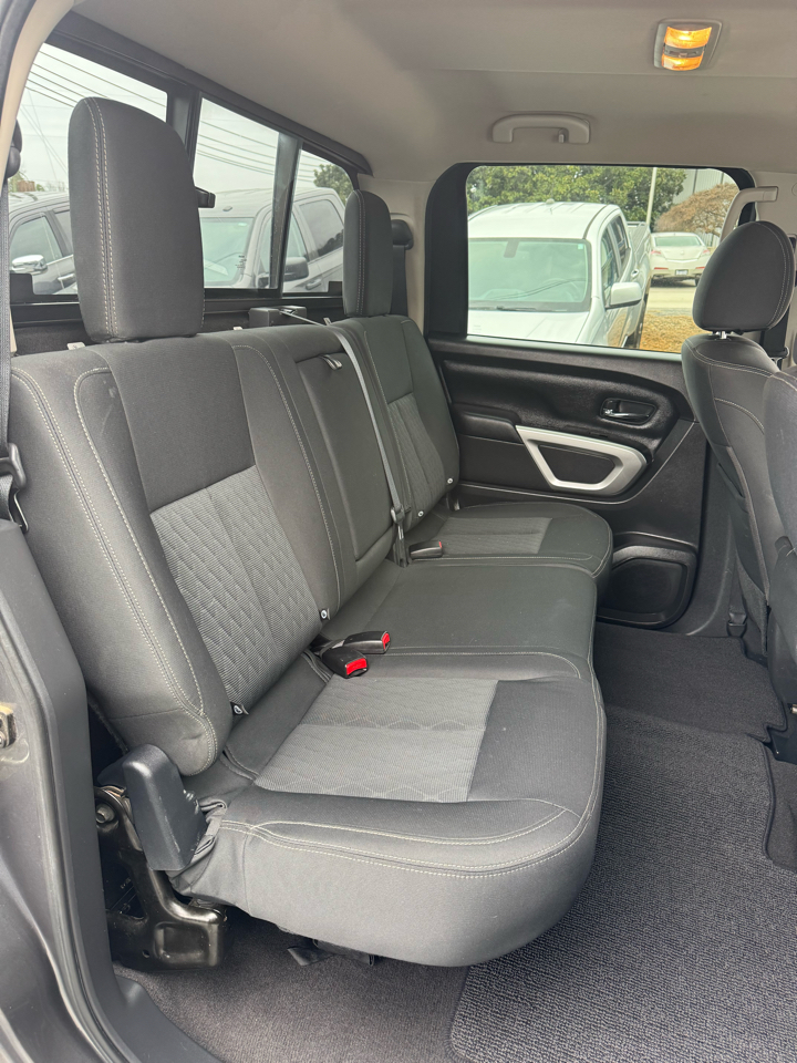 Nissan Titan 4x2 Crew Cab SV 2017