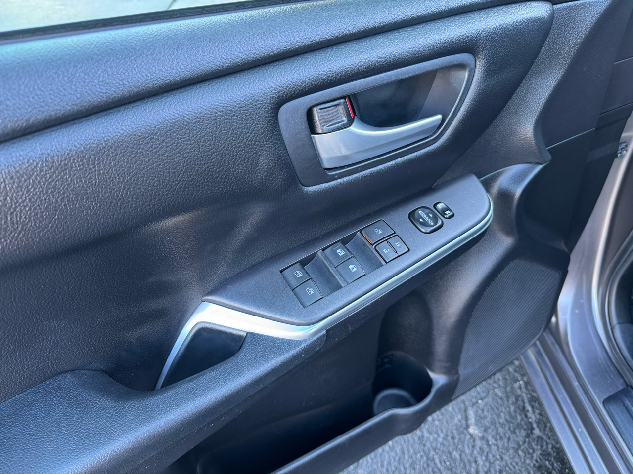 Toyota Camry 4dr Sdn I4 Auto SE w/Special Edition Pkg (Natl) 2016