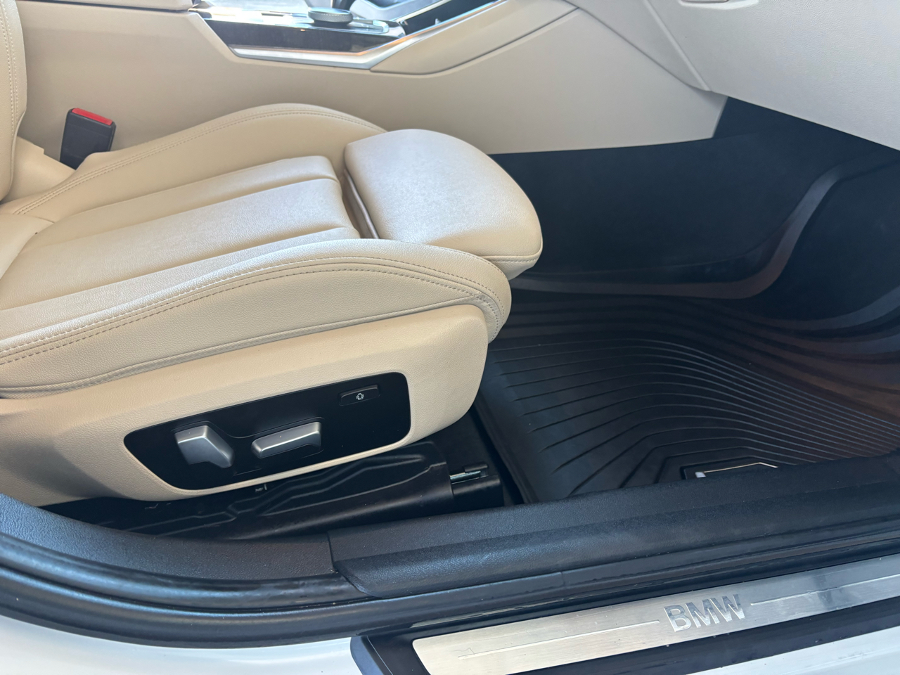 BMW 3 Series 330i Sedan 2020