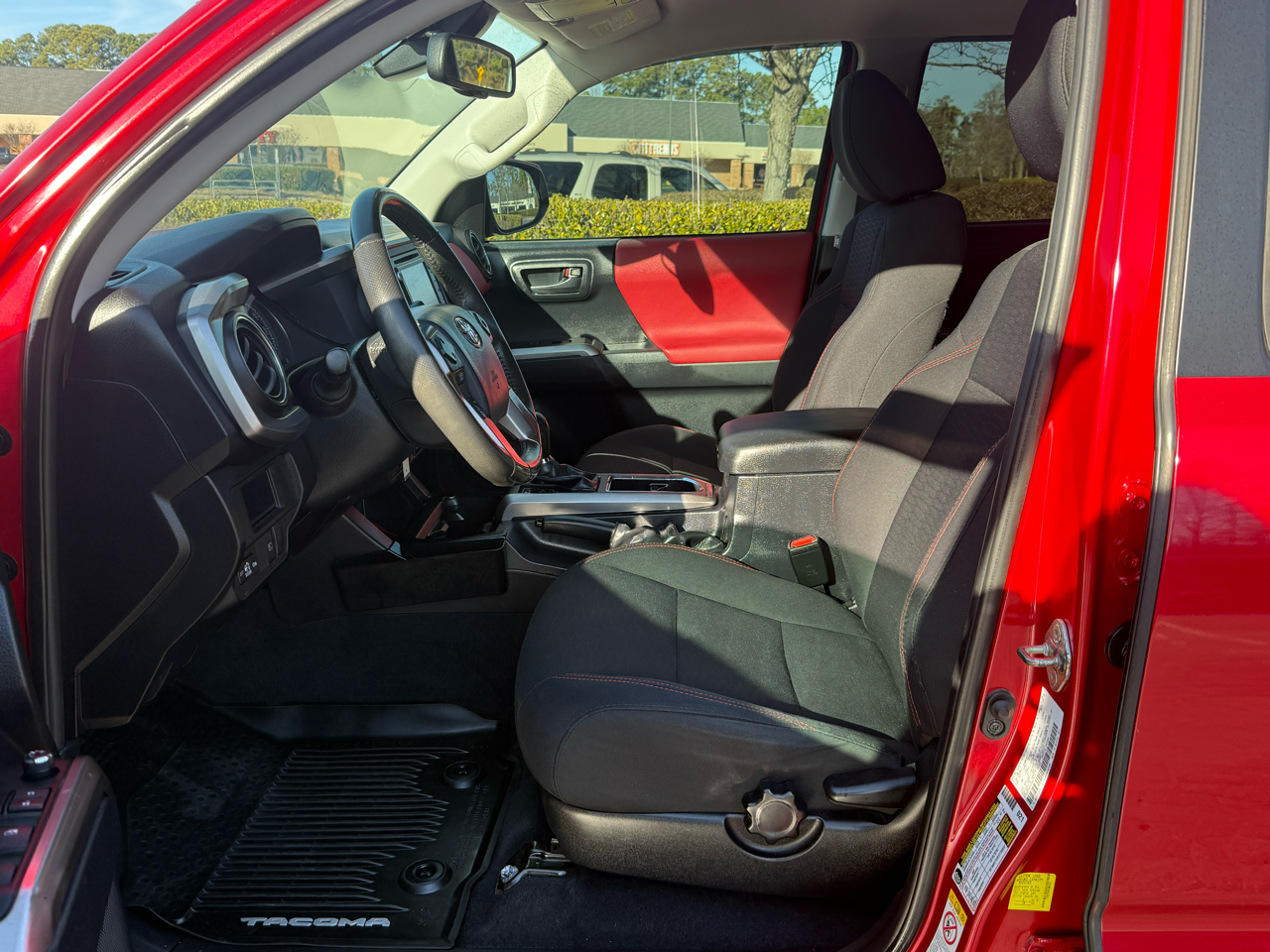 Toyota Tacoma 4WD Double Cab V6 AT SR5 (Natl) 2018