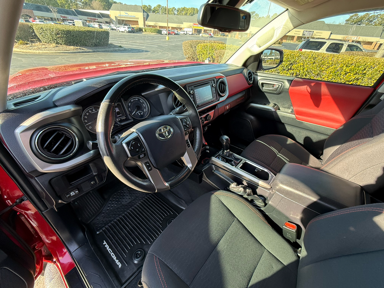 Toyota Tacoma 4WD Double Cab V6 AT SR5 (Natl) 2018