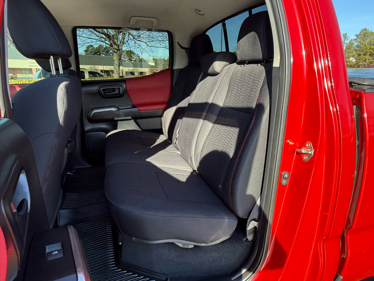 Toyota Tacoma 4WD Double Cab V6 AT SR5 (Natl) 2018