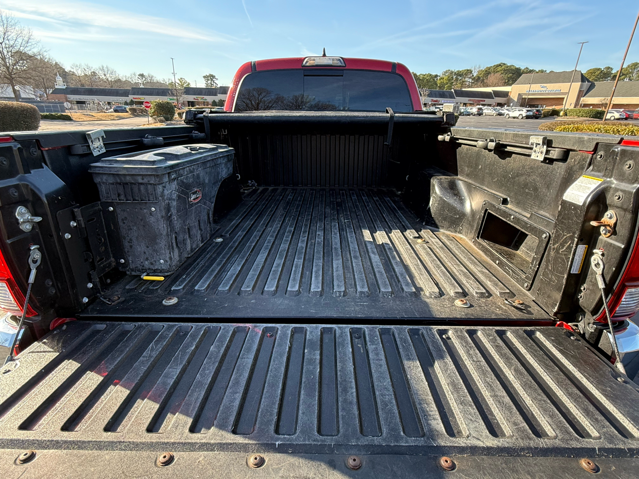 Toyota Tacoma 4WD Double Cab V6 AT SR5 (Natl) 2018