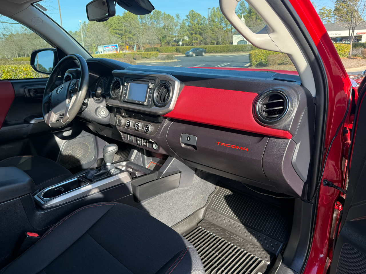 Toyota Tacoma 4WD Double Cab V6 AT SR5 (Natl) 2018