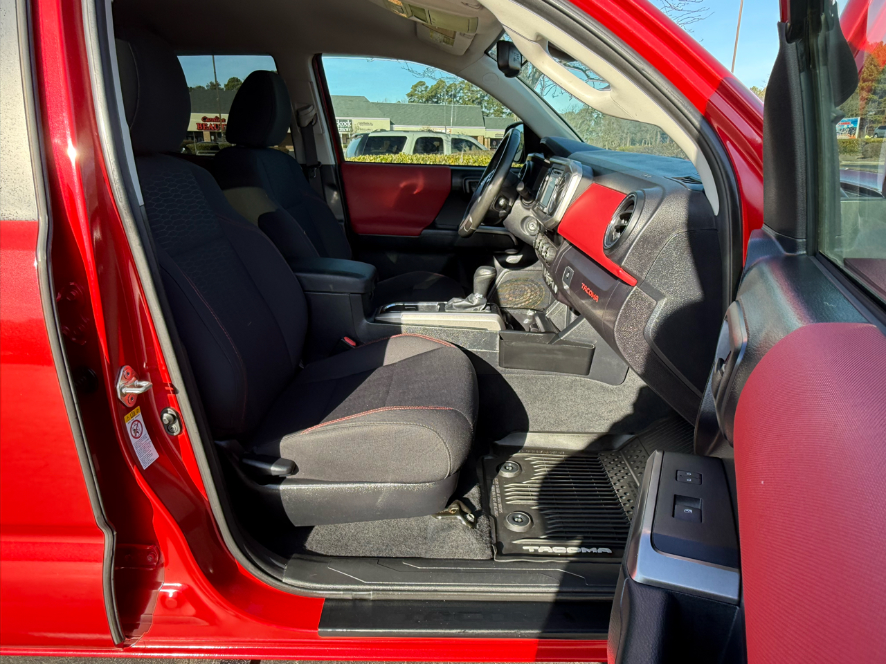 Toyota Tacoma 4WD Double Cab V6 AT SR5 (Natl) 2018