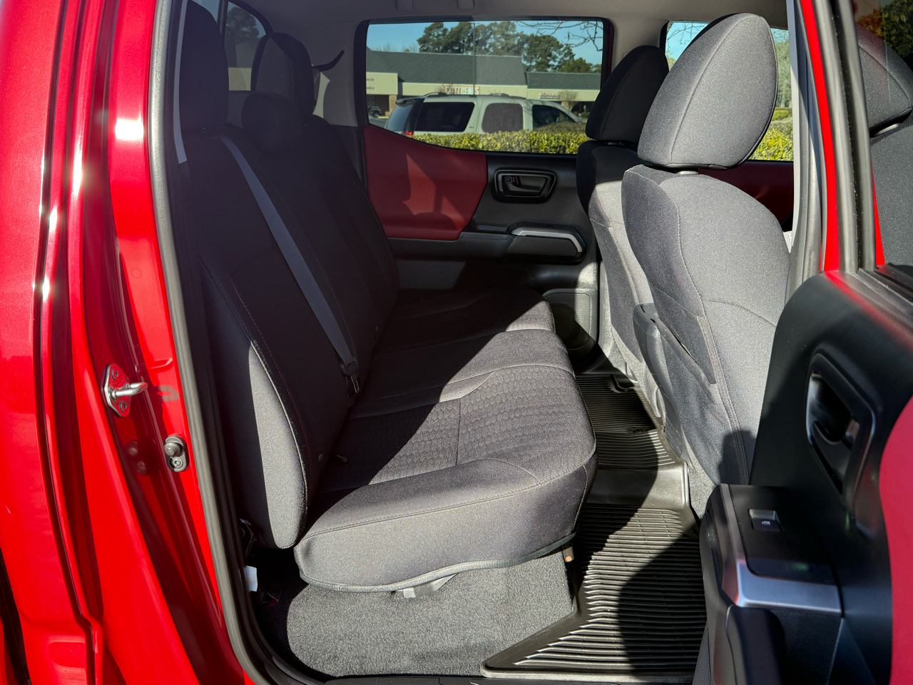 Toyota Tacoma 4WD Double Cab V6 AT SR5 (Natl) 2018