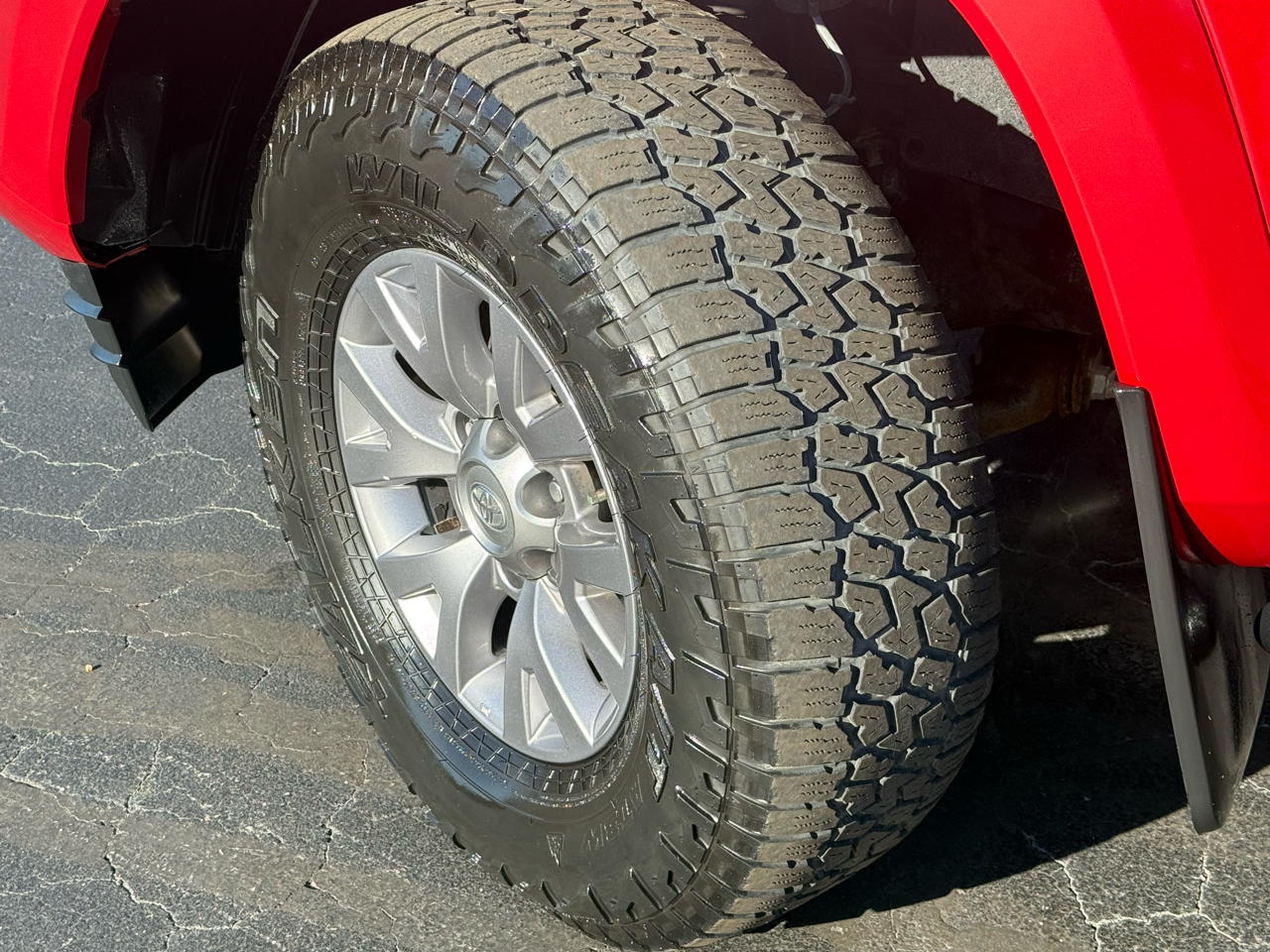 Toyota Tacoma 4WD Double Cab V6 AT SR5 (Natl) 2018