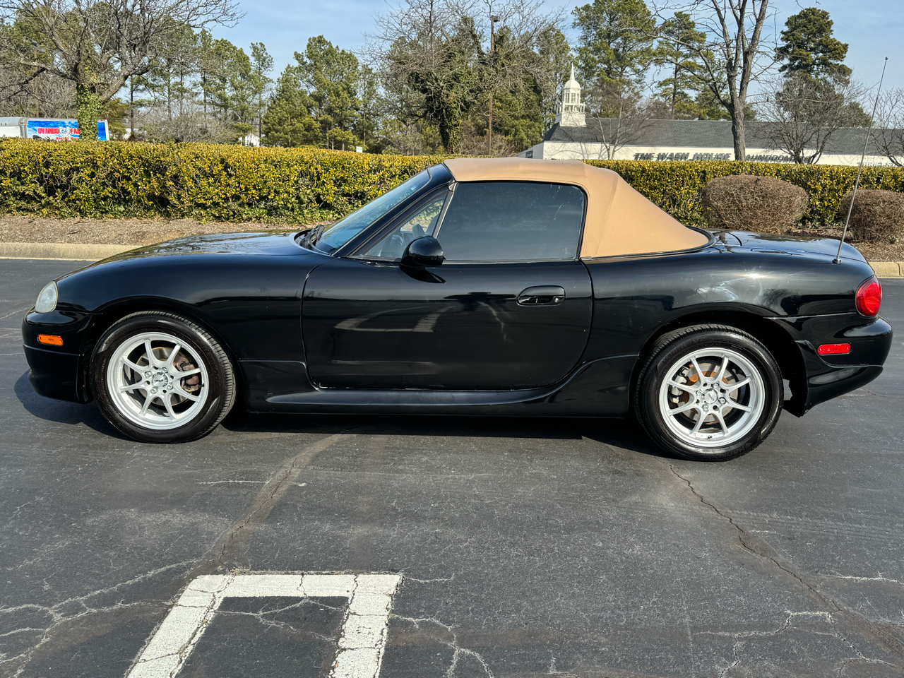 Mazda MX-5 Miata 2dr Conv Cloth Auto 2002